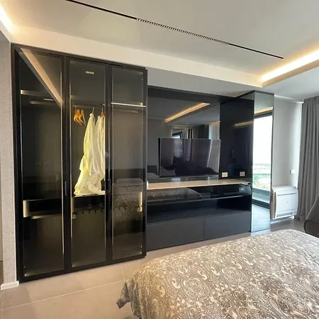 Luxury Aurora Влёра